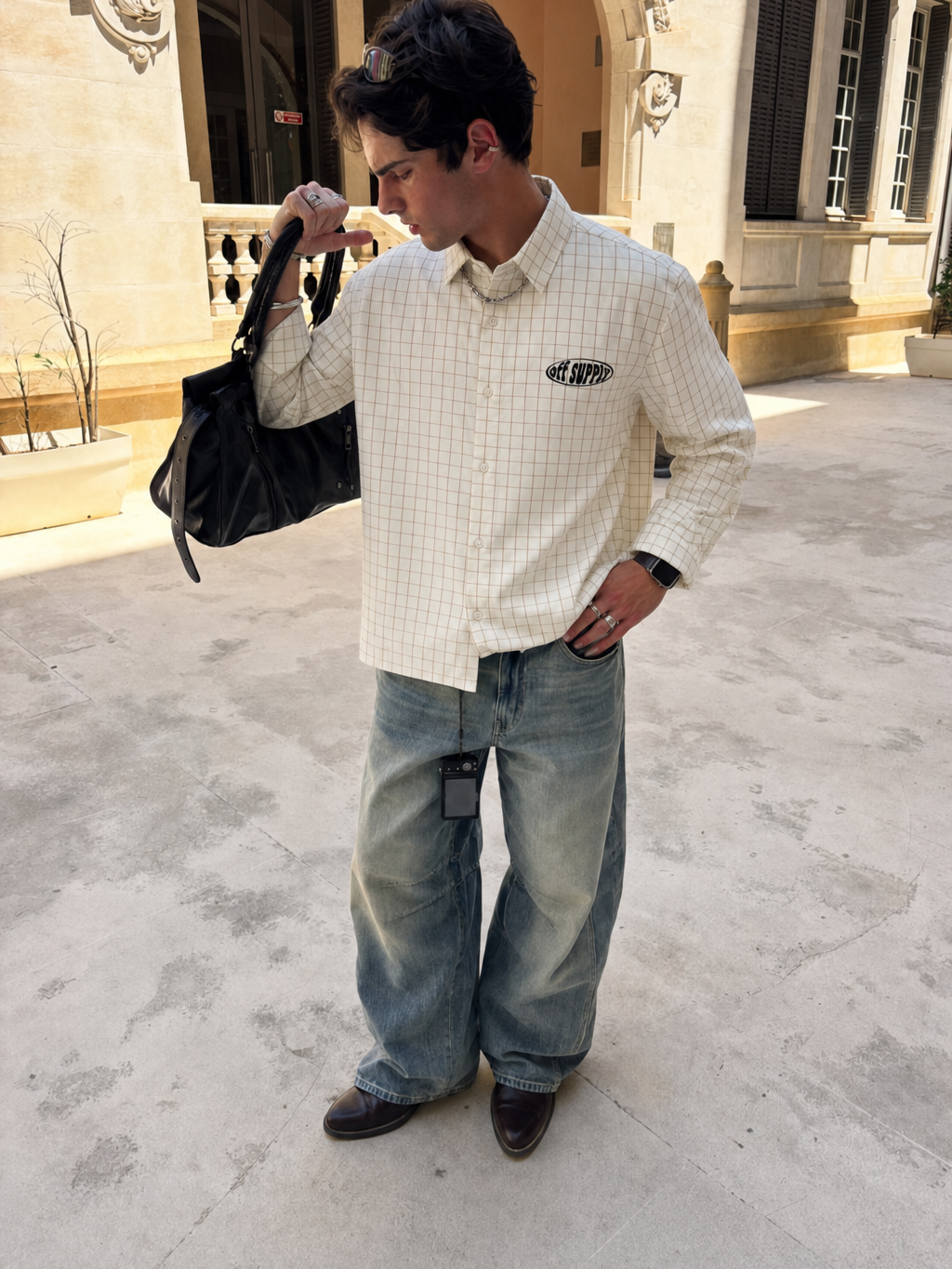 OFF SUPPLY EVERYDAY FLOWERS SHIRT IN IVORY – model front