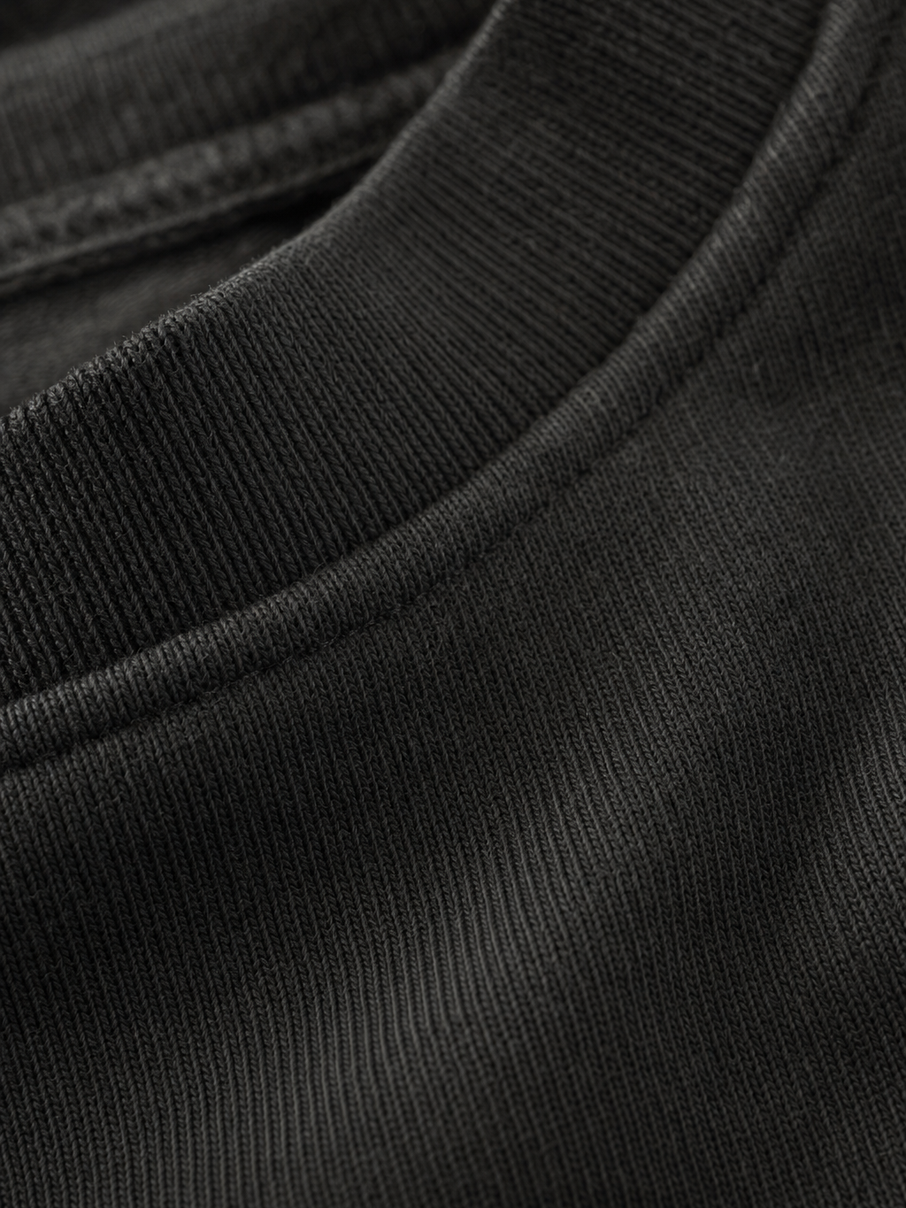 OFF SUPPLY OFF THE SPEED BLACK TANK – close-up detail