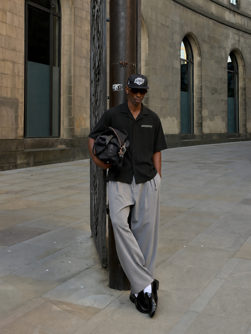BASIC BLACK BOWLING SHIRT – model front