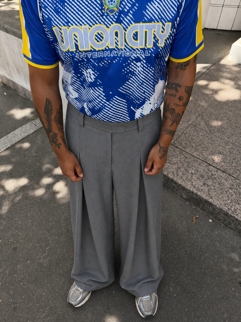 Off Supply Essence Gray Trousers – model front